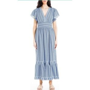 Max Studio London Dress Large White Blue Floral Ruffle Hem Boho Flowy V Neck